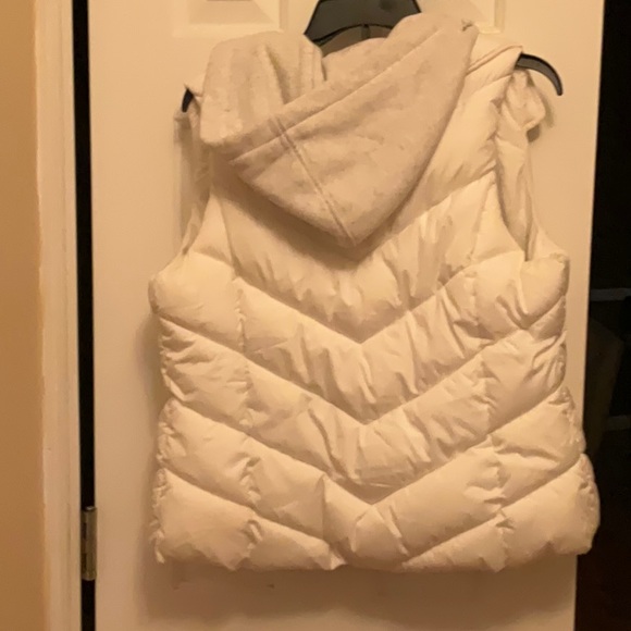 Gap hooded puffer vest - Picture 4 of 4